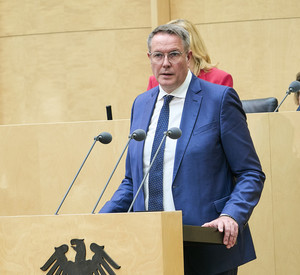 Ministerpräsident Alexander Schweitzer im Bundesrat