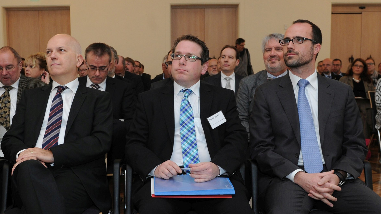 Der Landesdatenschutzbeauftrage Prof. Dr. Dieter Kugelmann, der Innen-Ministerialdirektor Thomas Linnertz und der Chef der Staatskanzlei, Staatssekretär Clemens Hoch, bei der Landesdatenschutzkonferenz