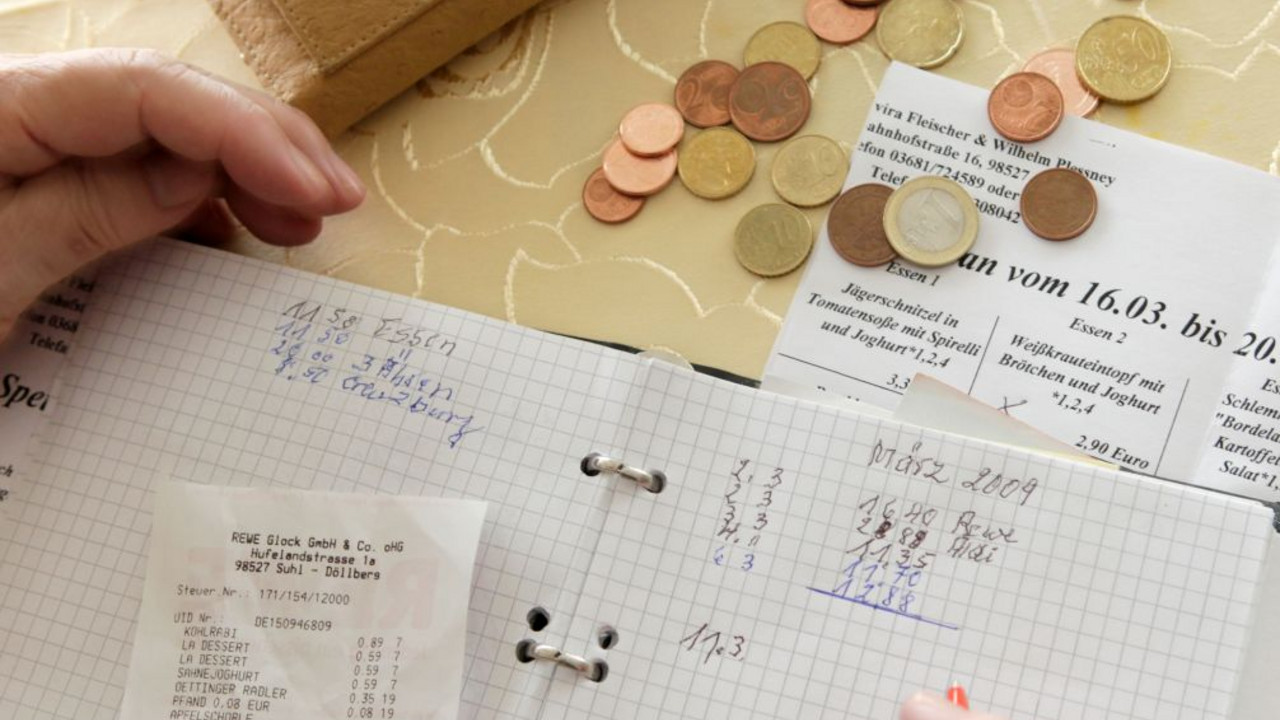 Symbolbild Haushaltsbuch; Bild: dpa