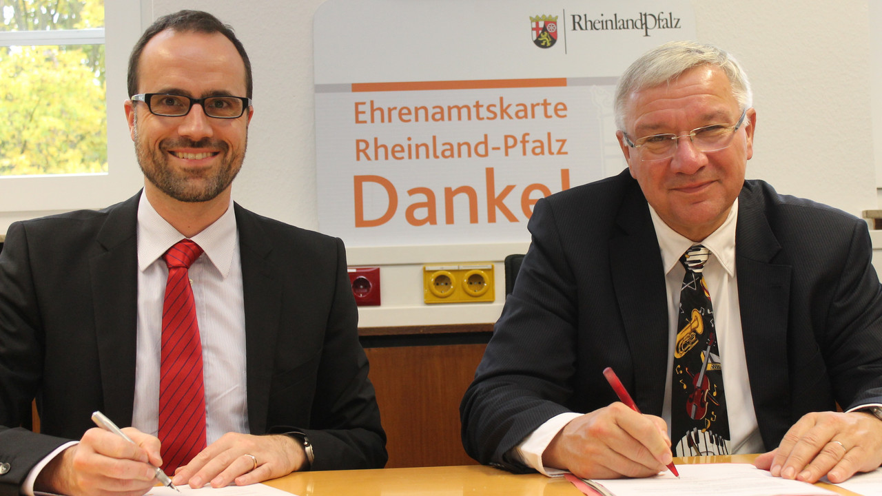 Staatssekretär Hoch und der Koblenzer Oberbürgermeister Hofmann-Göttig