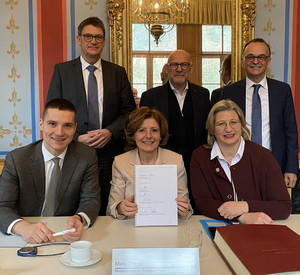 Vertragunterzeichnung grenzüberschreitender Bahnverkehr