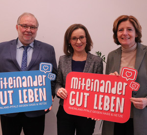 Jörg Hensel, Gesamtbetriebsratsvorsitzender der DB Cargo und Sigrid Nikutta, Vorstand Güterverkehr der Deutschen Bahn AG sowie Vorsitzende der DB Cargo AG Mainz, mit Ministerpräsidentin Malu Dreyer 