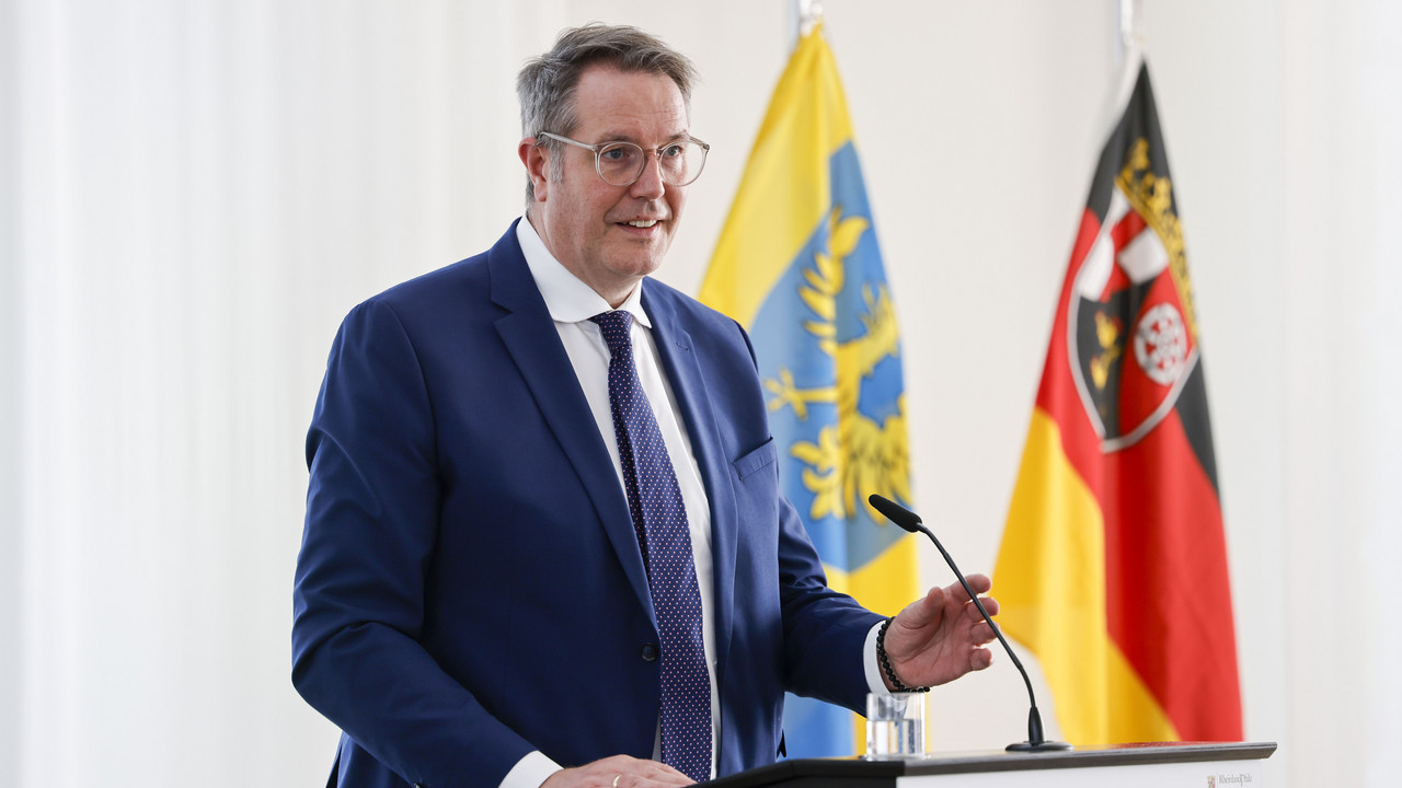 Ministerpräsident Alexander Schweitzer bei der Abschlussveranstaltung von „Sport verbindet Europa“.