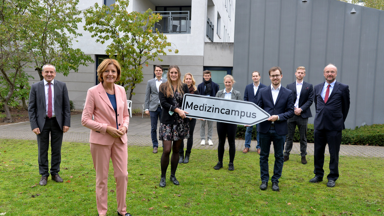 Ministerpräsidentin Malu Dreyer auf dem Medizincampus in Trier