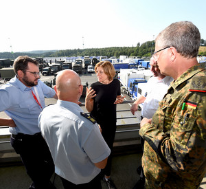 Ministerpräsidentin Malu Dreyer besucht Einsatzkräfte am Nürburgring