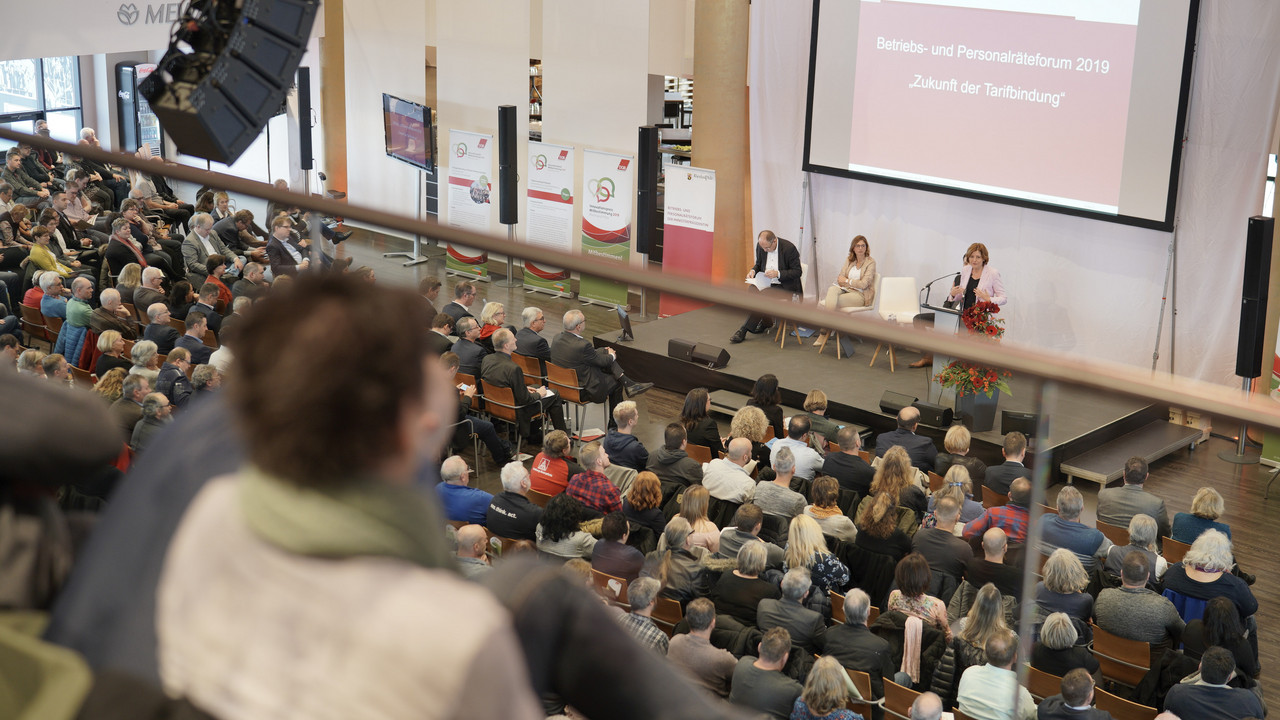 Ministerpräsidentin Malu Dreyer und Arbeitsministerin Sabine Bätzing-Lichtenthäler beim Betriebs- und Personalräteforum in der Opel-Arena.