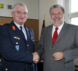 Generalleutnant Ploeger und Ministerpräsident Beck; Bild: Thao Vu Minh