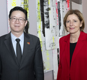 Ministerpräsidentin Malu Dreyer und der chinesischen Generalkonsul Yiyang Huang