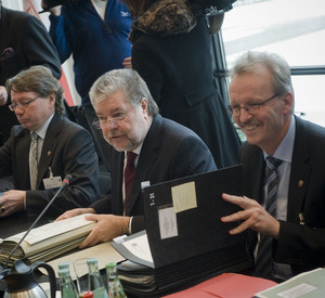 Christoph Charlier, Ministerpräsident Kurt Beck, Chef der Staatskanzlei Martin Stadelmaier (v.l.n.r.); Bild: Unger