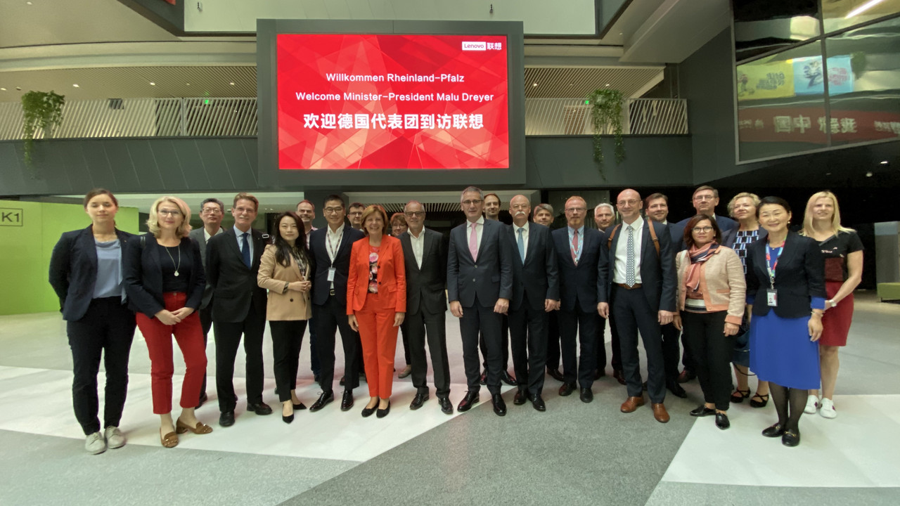 Ministerpräsidentin Malu Dreyer besucht gemeinsam mit ihrer Delegation Lenovo in Zhongguancun