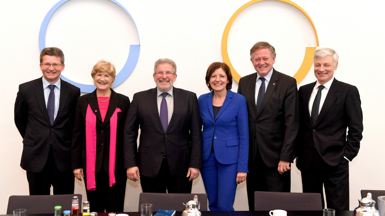 Ministerpräsidentin Malu Dreyer mit Jean Graff, Botschafter des Großherzogtums Luxemburg (links), und dem Präsident der Abgeordnetenkammer des Großherzogtums (Mitte) mit seiner Delegation