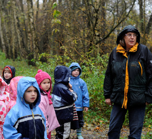 Kinder im Naturkindergarten; Bild: dpa