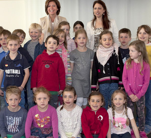 Ministerpräsidentin Malu Dreyer und Mainzer Grundschulkinder am Welttag des Buches zum Thema Afrika. Fotos: Pipprich © Staatskanzlei RLP