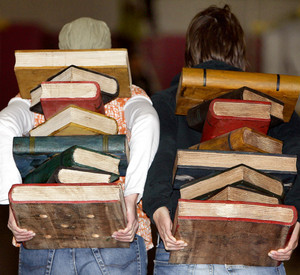 Bücherstapel; Bild: stk