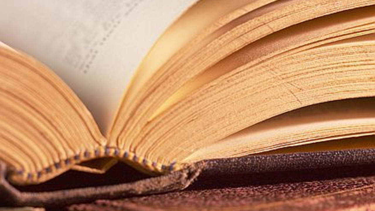 Aufgeschlagenes Buch; Bild: rlp-Archiv