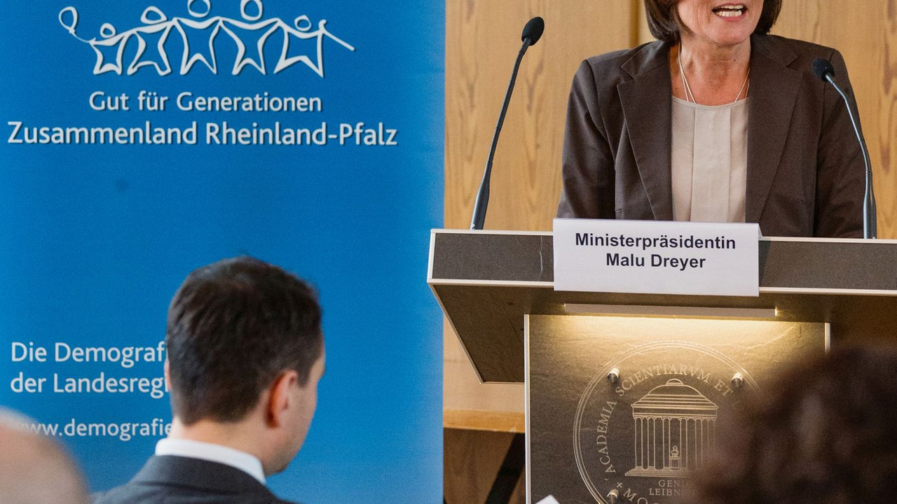 Ministerpräsidentin Malu Dreyer spricht auf dem Demografiekongress; Bild: MSAGD