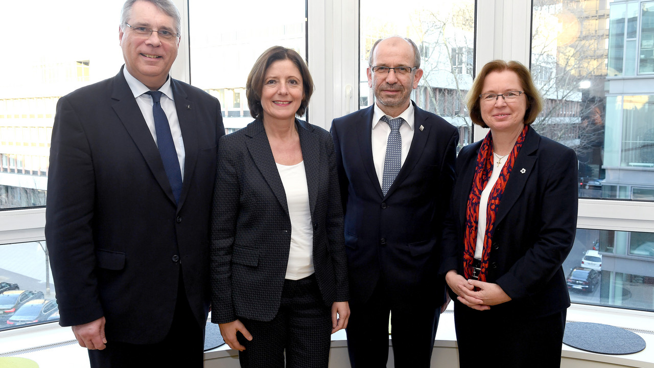 Kirchenpräsident Christian Schad, Ministerpräsidentin Dreyer, Präses Manfred Rekowski, stellvertretende Kirchenpräsidentin Ulrike Scherf 