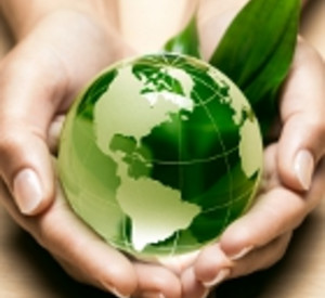 Erdkugel, die von zwei Händen gehalten wird; Bild: iStockphoto