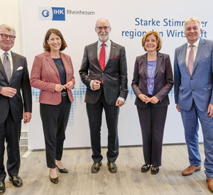 Ministerpräsidentin Malu Dreyer und Wirtschaftsministerin Daniela Schmitt würdigten die Verdienste des ehemaligen IHK-Präsidenten Dr. Engelbert Günster und wünschten seinem Nachfolger Peter Hähner eine glückliche Hand