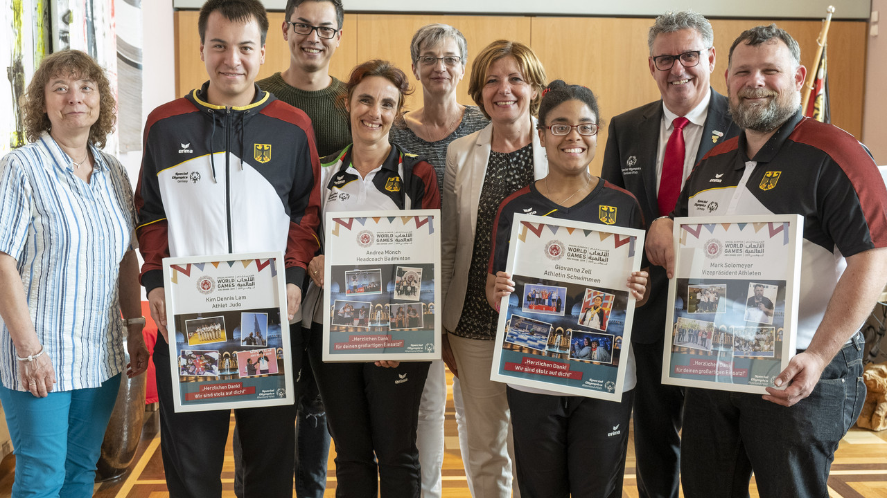 Gespräch der rheinland-pfälzischen Athleten der Special Olympics Weltspiele und ihres Teams mit Ministerpräsidentin Malu Dreyer.