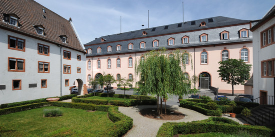 Blick vom Sautanz auf den Innenhof der Staatskanzlei.