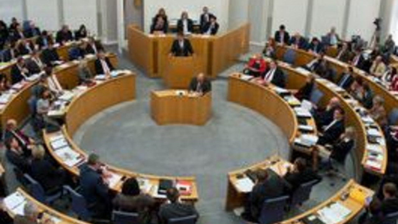 Die Landtagsfraktionen und die Landesregierung vereinbarten das weitere Vorgehen bei der Kommunal- und Verwaltungsreform; Bild: dpa