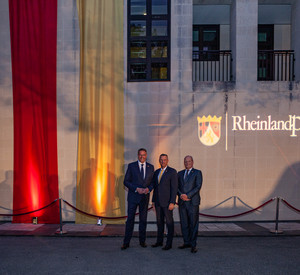 Ministerpräsident Alexander Schweitzer bei der deutschen Botschaft in Washington.