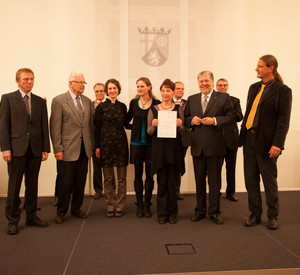 Ministerpräsident Beck überreicht den Helmut-Simon-Preis der Diakonie an den Stadtteiltreff Gonsenheim; Bild: DWHN/Arno F. Kehrer