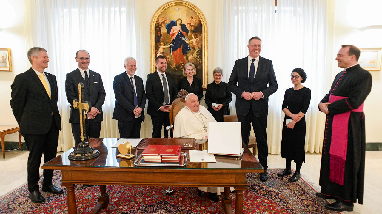 Der Heilige Vater hat Ministerpräsident Alexander Schweitzer an seinem Wohnsitz, der Casa Santa Marta, empfangen. 