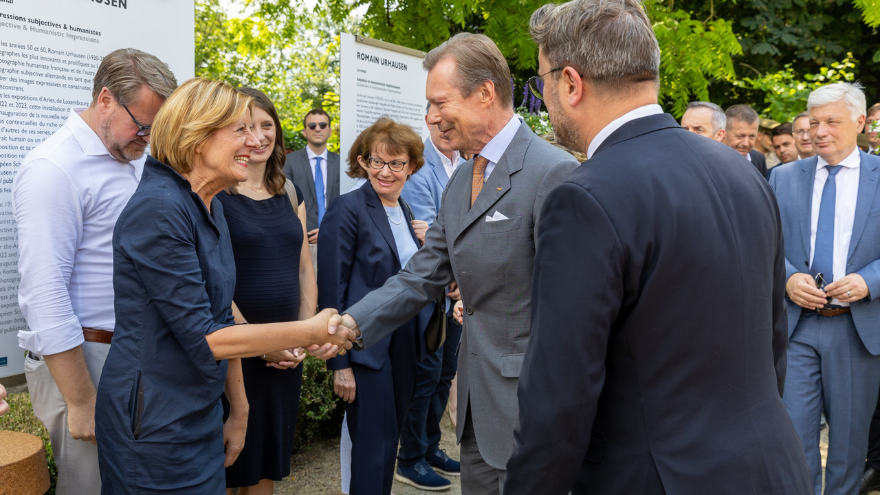 Ministerpräsidentin Malu Dreyer beim besuch des olympischen Feuers in der Großregion.