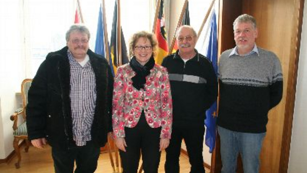 v.l.n.r.: Technischer Leiter Kampfmittelräumdienst Horst Lenz, ADD-Präsidentin Dagmar Barzen, Leiter Räumgruppe Koblenz Dietmar Schmid und komm. Leiter Räumgruppe Worms Frank Bender; Bild: ADD