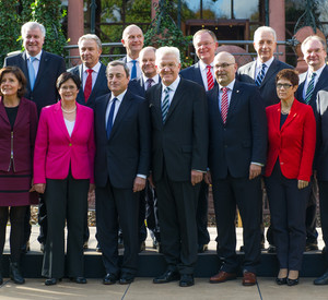 Gruppenkonferenz von der Jahreskonferenz der Ministerpräsidentinnen und Ministerpräsidenten; Bild: dpa