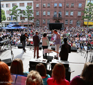 Ministerpräsidentin Dreyer und Oberbürgermeister Matheis auf der Kommunalen Bühne am Rheinland-Pfalz-Tag 2013 in Pirmasens; Bild: Herbert Piel