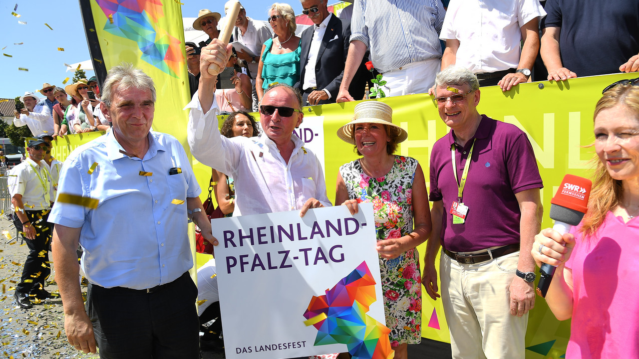 Staffelübergabe: Nach Annweiler wird im kommenden Jahr Andernach den Rheinland-Pfalz-Tag ausrichten, vom 19. bis 21. Juni 2020.