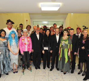 Ministerpräsidentin Dreyer empfing in der Staatskanzlei die Gäste, die bei der Fernsehfastnacht „Mainz bleibt Mainz, wie es singt und lacht“ an ihrem Tisch sitzen. Bild: Kristina Schäfer / © Staatskanzlei