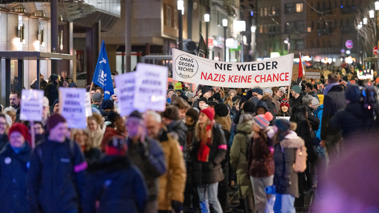 Zeichen gegen Rechts. Demo in Mainz.