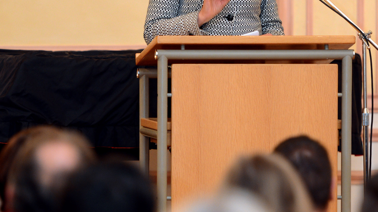 Ministerpräsidentin Dreyer beim Elternabend des Friedrich-Wilhelm-Gymnasiums in Trier; Bild: Tittel / © Staatskanzlei