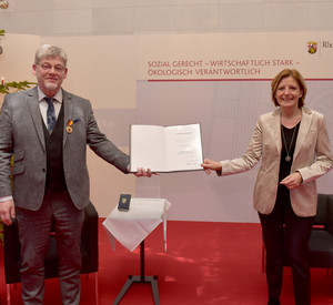 Ministerpräsidentin Malu Dreyer verleiht die Landesverdienstmedaillen an Bernd Becker