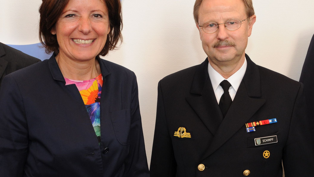 Ministerpräsidentin Malu Dreyer und der Inspekteur der Marine, Vizeadmiral Axel Schimpf;