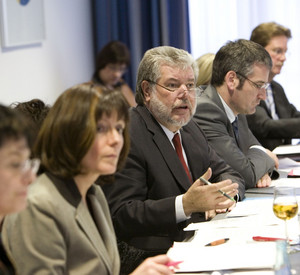 Ovaler Tisch für Ausbildung und Fachkräftesicherung; Bild: Pipprich