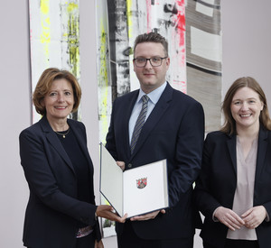 v.l.n.r. Ministerpräsidentin Malu Dreyer, Staatssekretär Janosch Littig, Ministerin Katharina Binz.