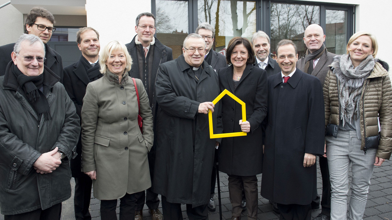 Ministerpräsidentin Malu Dreyer mit Karl Kardinal Lehmann bei der Eröffnung des Ronald McDonald Hauses in Mainz im Dezember 2013.