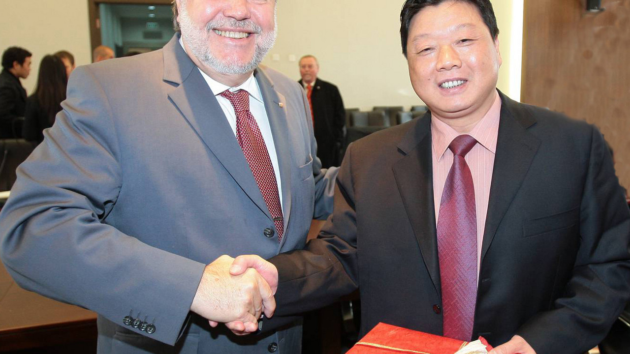 Ministerpräsident Beck besuchte die Universität für internationale Volkswirtschaftslehre in Peking; Bild: Piel, stk