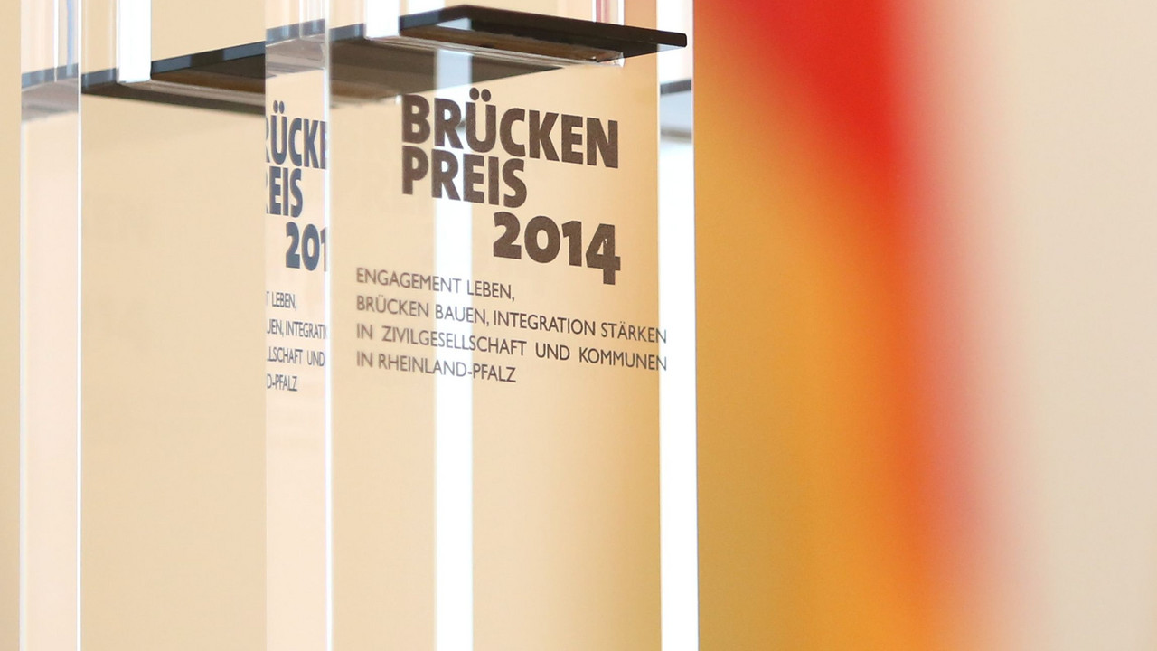 Der Brückenpreis ist ein Zeichen des Dankes an die Engagierten im Land; Bild: Sell / © Staatskanzlei