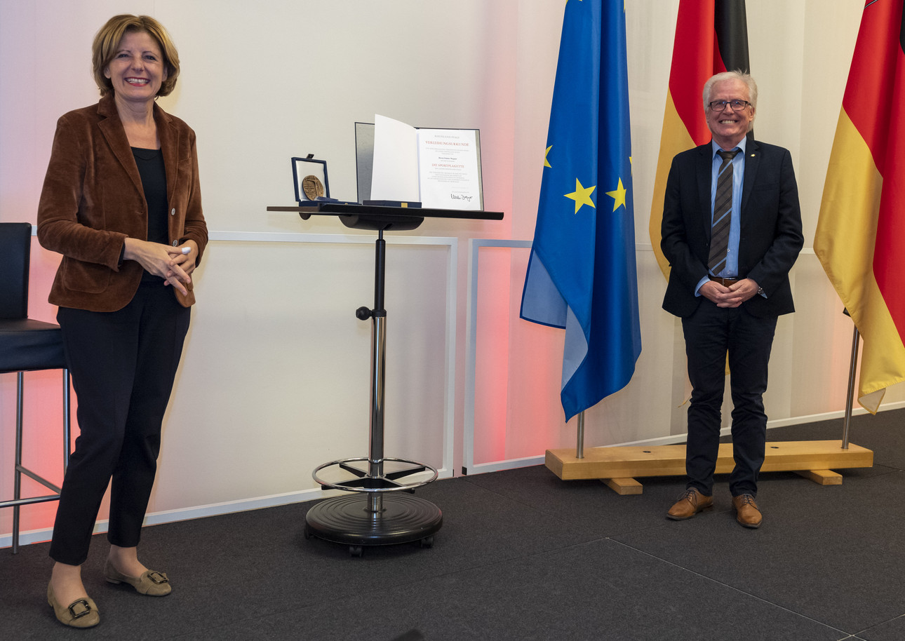 Ministerpräsidentin Malu Dreyer überreicht die Sportplakette