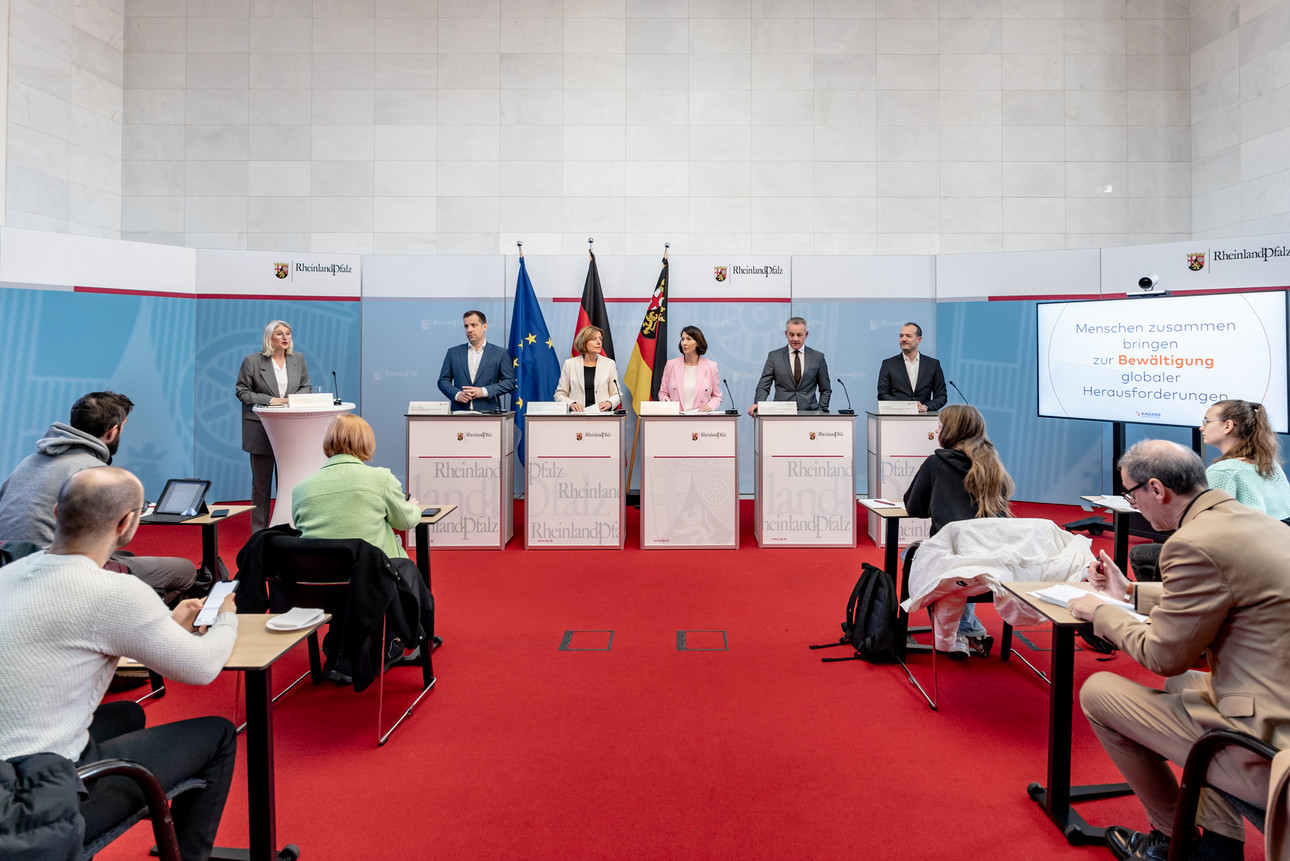 Die Pressekonferenz im Stresemansaal der Staatskanzlei.
