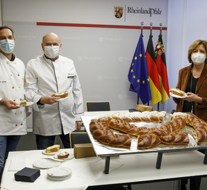 Übergabe der Neujahrsbrezel 2021