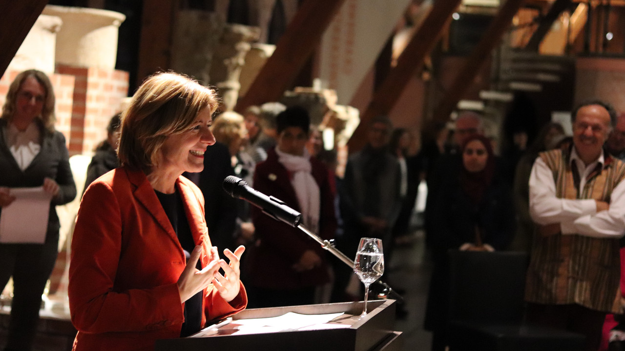 Das Bürgergespräch in der Römerhalle in Bad Kreuznach wird von der Ministerpräsidentin eröffnet.