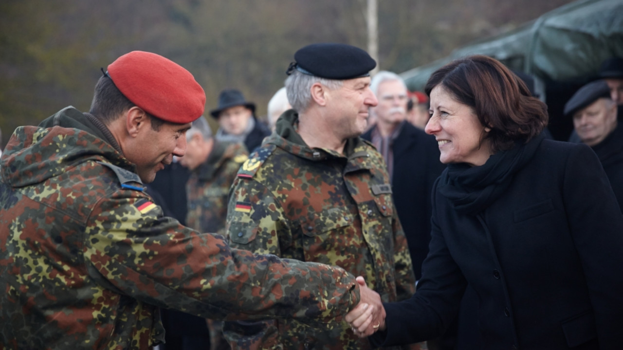 Ministerpräsidentin Malu Dreyer beim Abschiedsappell in Diez; Bild: Thomas Frey / © Staatskanzlei
