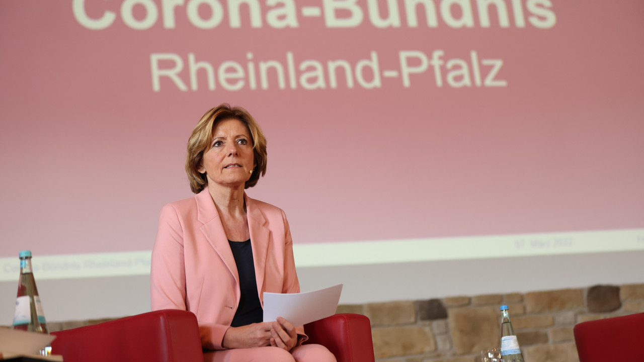 Ministerpräsidentin Malu Dreyer beim fünften Treffen des Corona-Bündnisses Rheinland-Pfalz